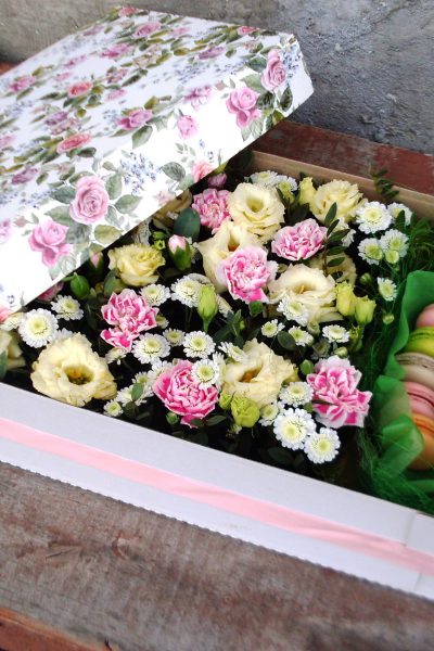 Доставка цветов в коробках Брест