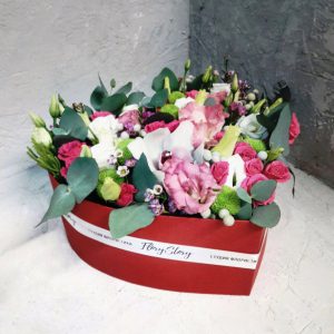 Цветочное сердце с цветами и сладостями с доставкой в Бресте 010