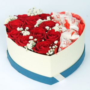 Цветочное сердце с цветами и сладостями с доставкой в Бресте 013