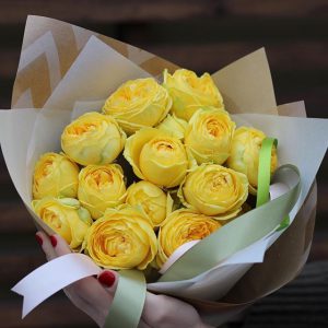 роза пионовидная каталина Брест желтая лимонная 001